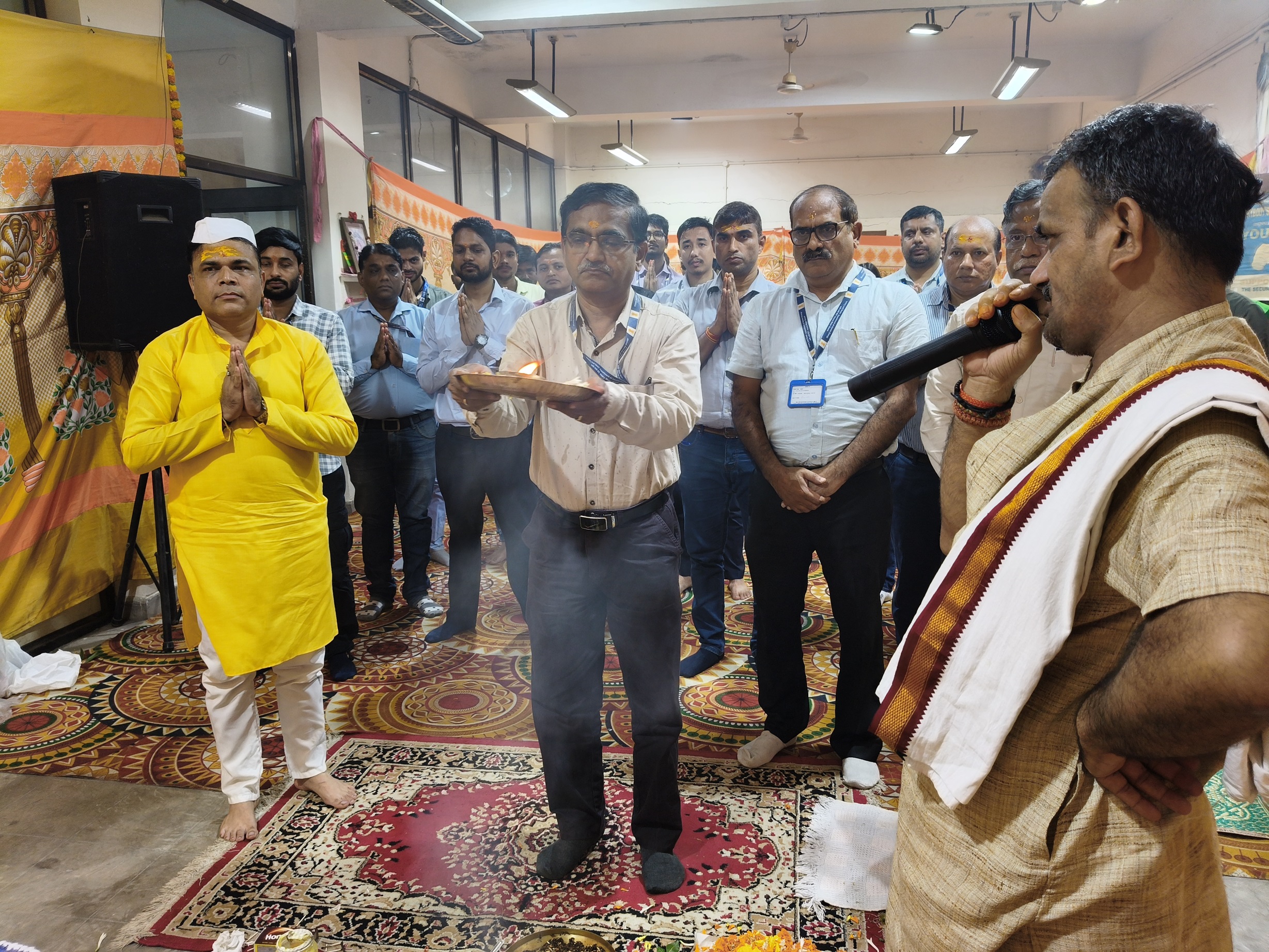 मुंबई स्थित हेवी वाटर बोर्ड परिसर में आयोजित विश्वकर्मा पूजा