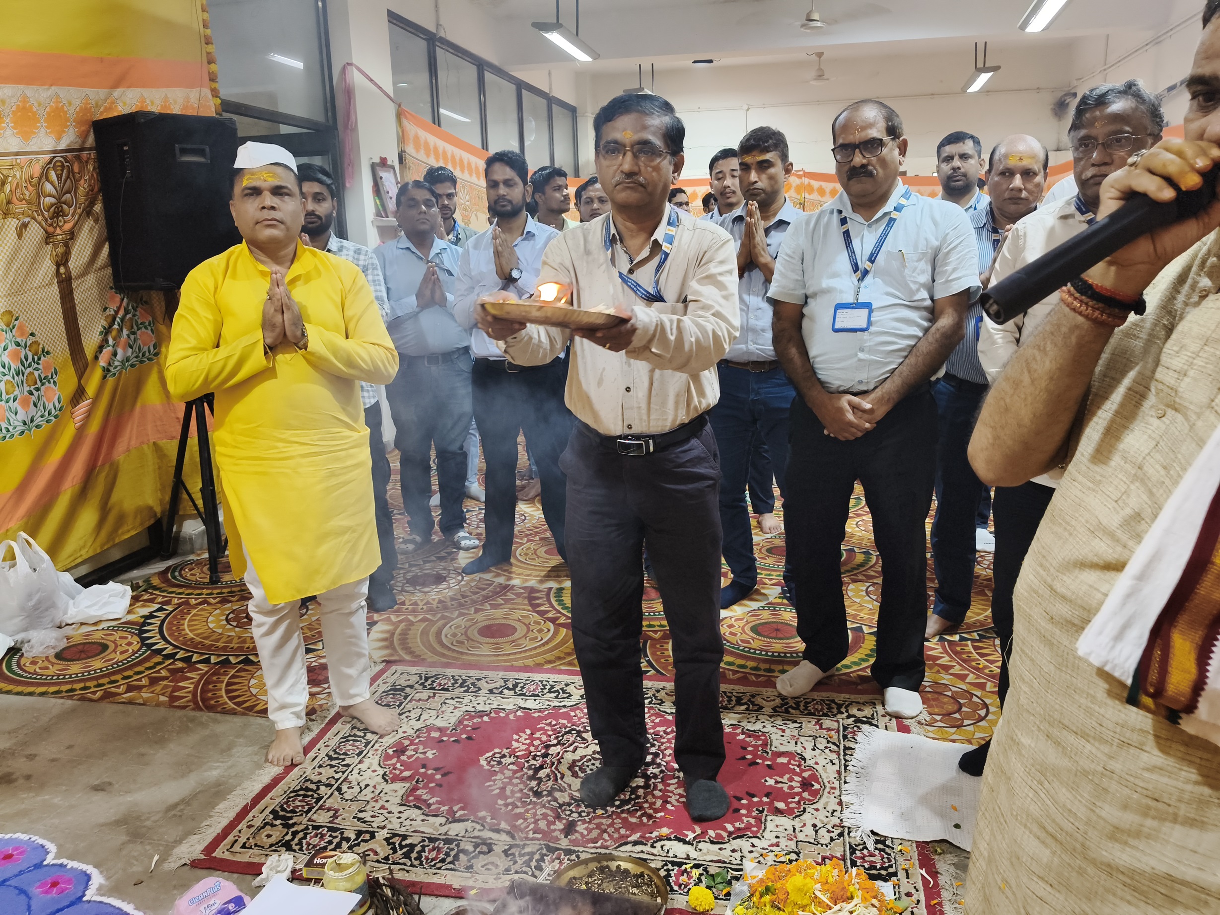 मुंबई स्थित हेवी वाटर बोर्ड परिसर में आयोजित विश्वकर्मा पूजा