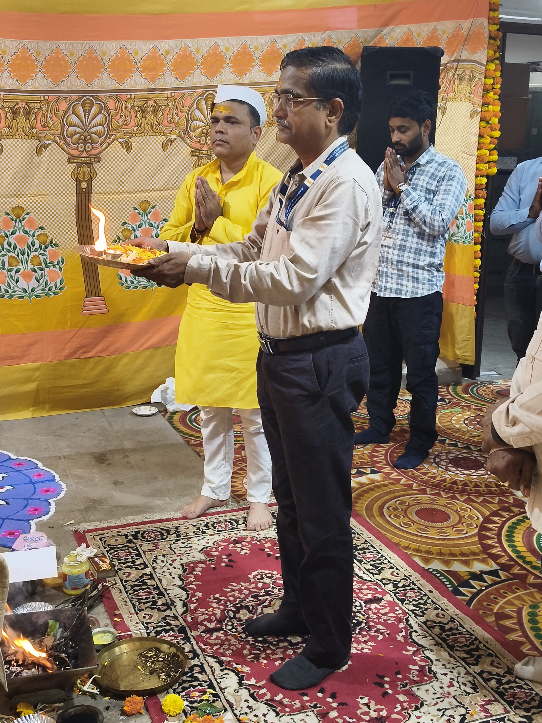 मुंबई स्थित हेवी वाटर बोर्ड परिसर में आयोजित विश्वकर्मा पूजा