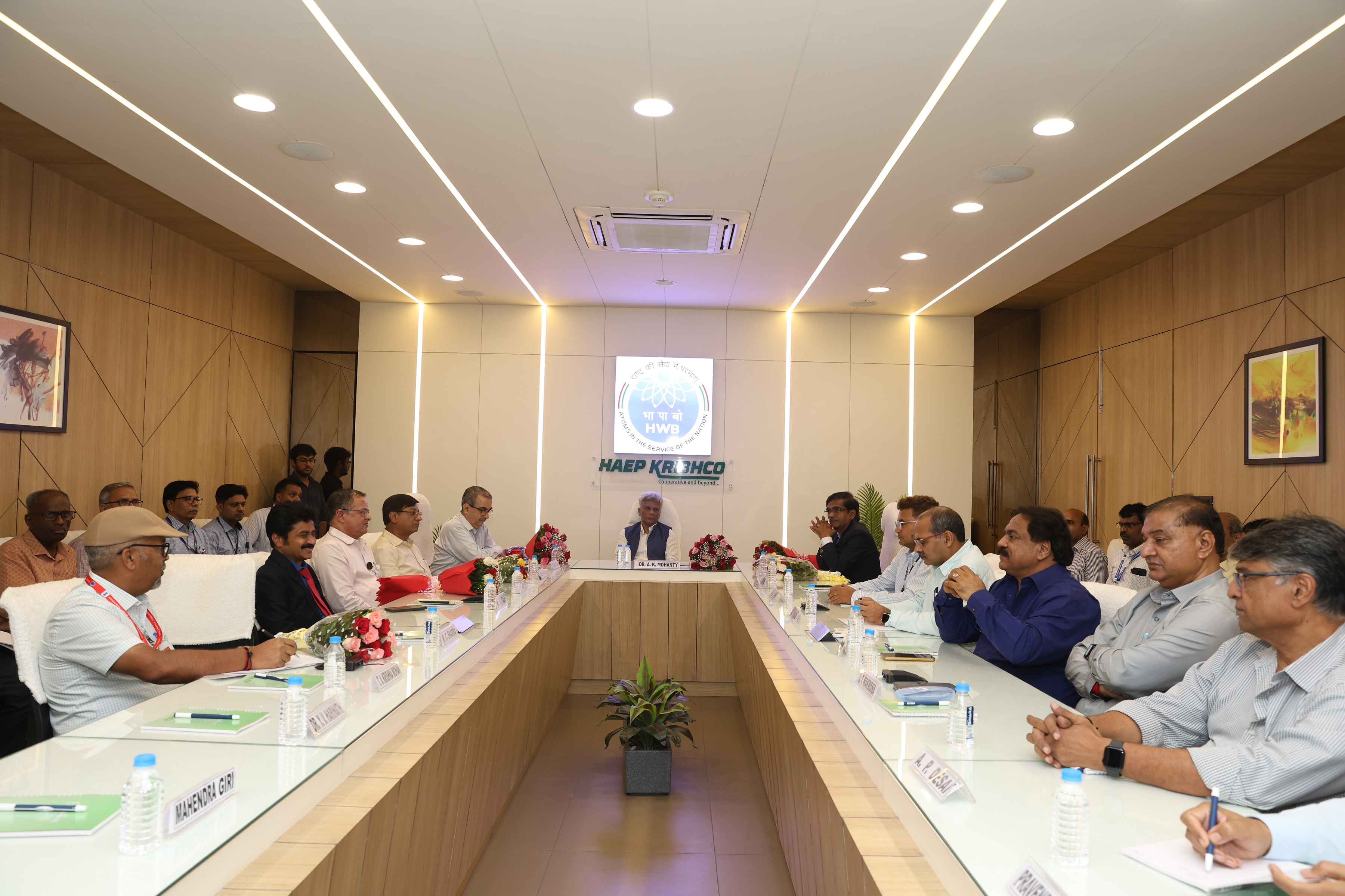 डॉ. ए. के. मोहंती, अध्यक्ष, एईसी एवं सचिव, डीएई द्वारा एचडब्ल्यूपी हजीरा का दौरा