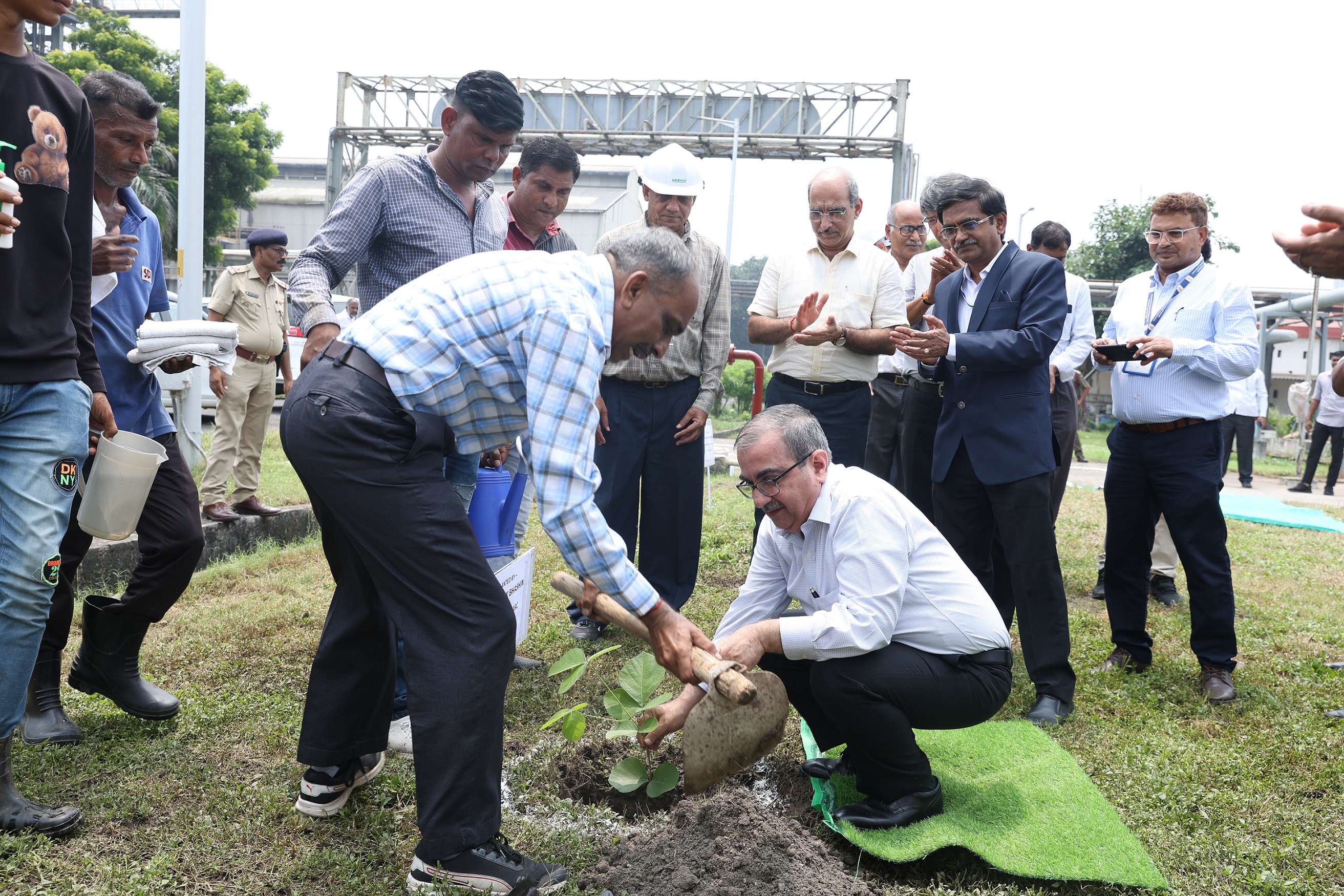 डॉ. ए. के. मोहंती, अध्यक्ष, एईसी एवं सचिव, डीएई द्वारा एचडब्ल्यूपी हजीरा का दौरा