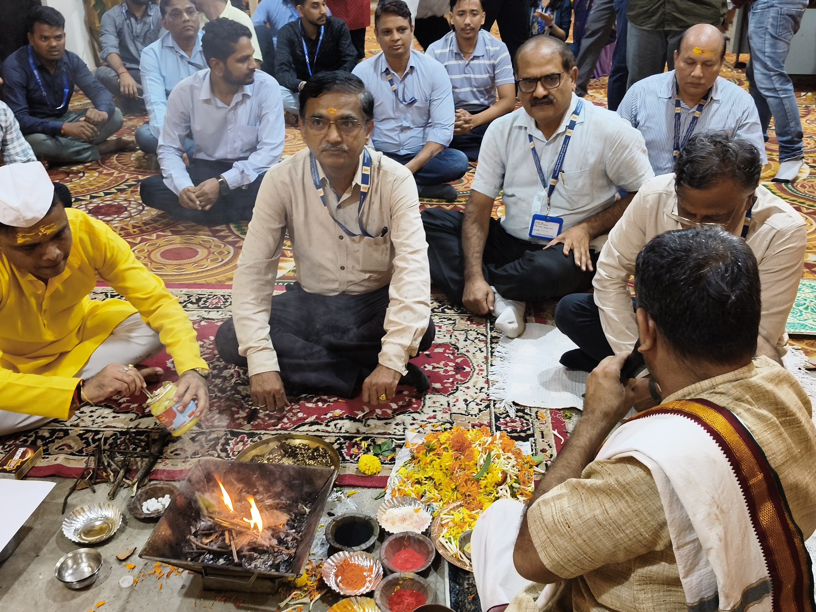 मुंबई स्थित हेवी वाटर बोर्ड परिसर में आयोजित विश्वकर्मा पूजा