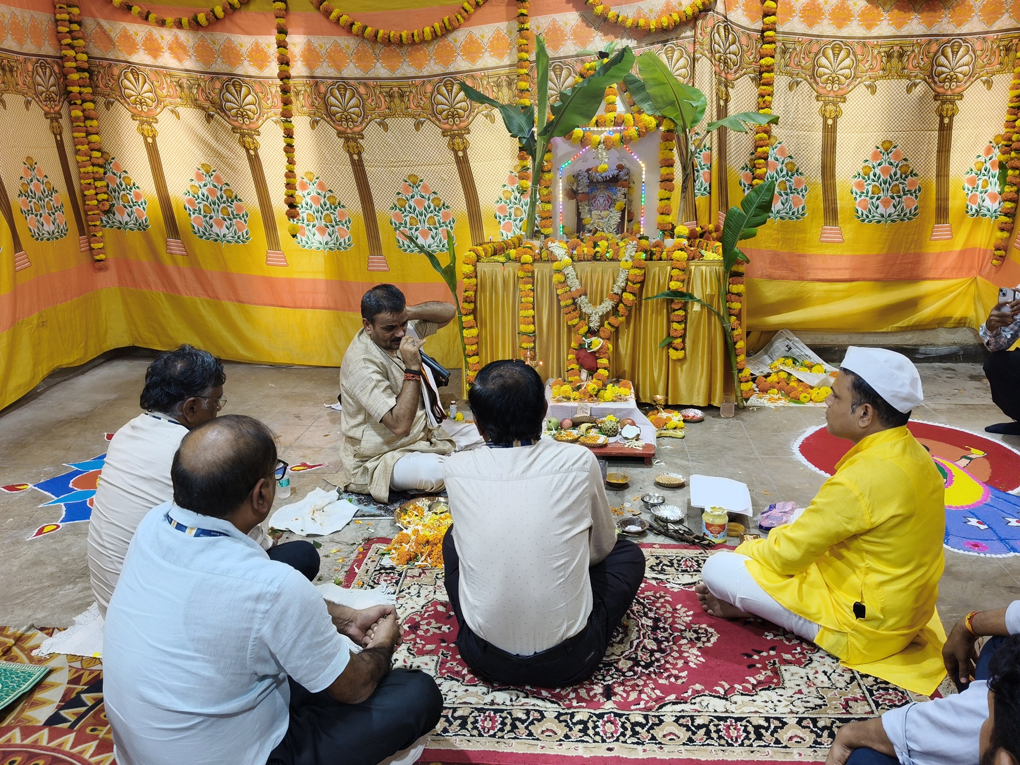 मुंबई स्थित हेवी वाटर बोर्ड परिसर में आयोजित विश्वकर्मा पूजा
