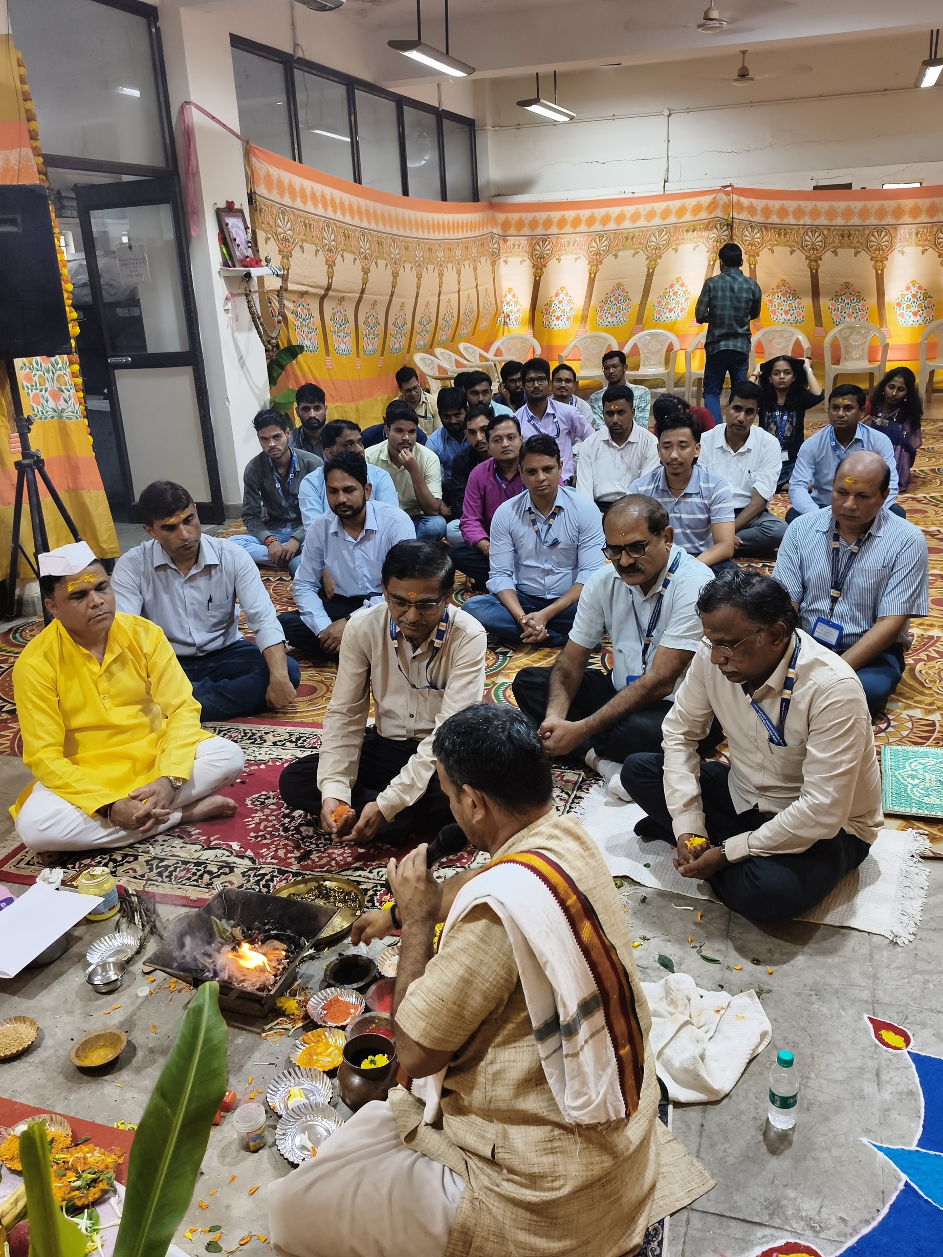 मुंबई स्थित हेवी वाटर बोर्ड परिसर में आयोजित विश्वकर्मा पूजा