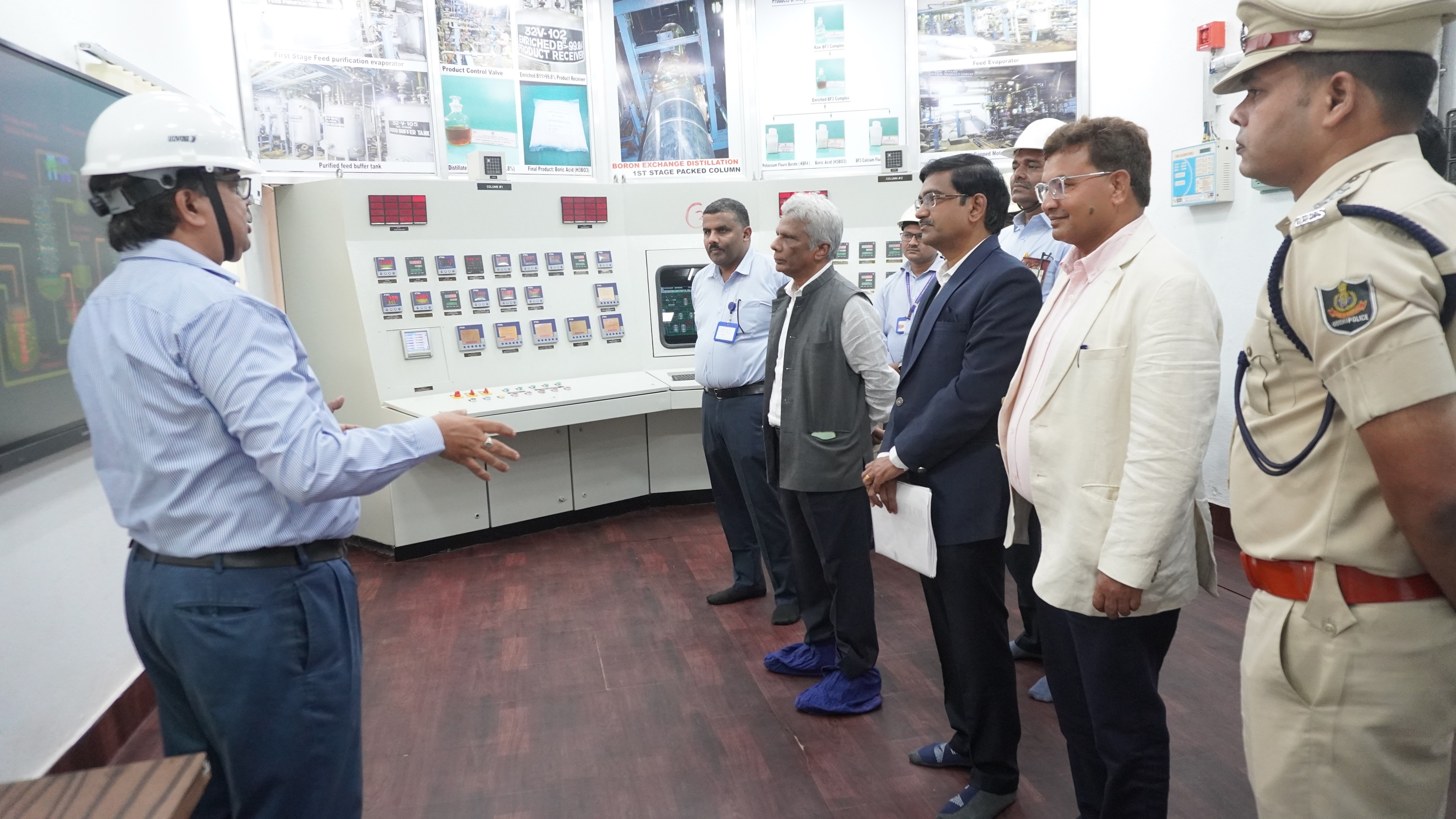 डॉ. ए. के. मोहंती, अध्यक्ष, एईसी एवं सचिव, डीएई द्वारा एचडब्ल्यूबीएफ तालचेर का दौरा तथा इलेक्ट्रॉनिक ग्रेड बी-11 संवर्धन सुविधा का उद्घाटन