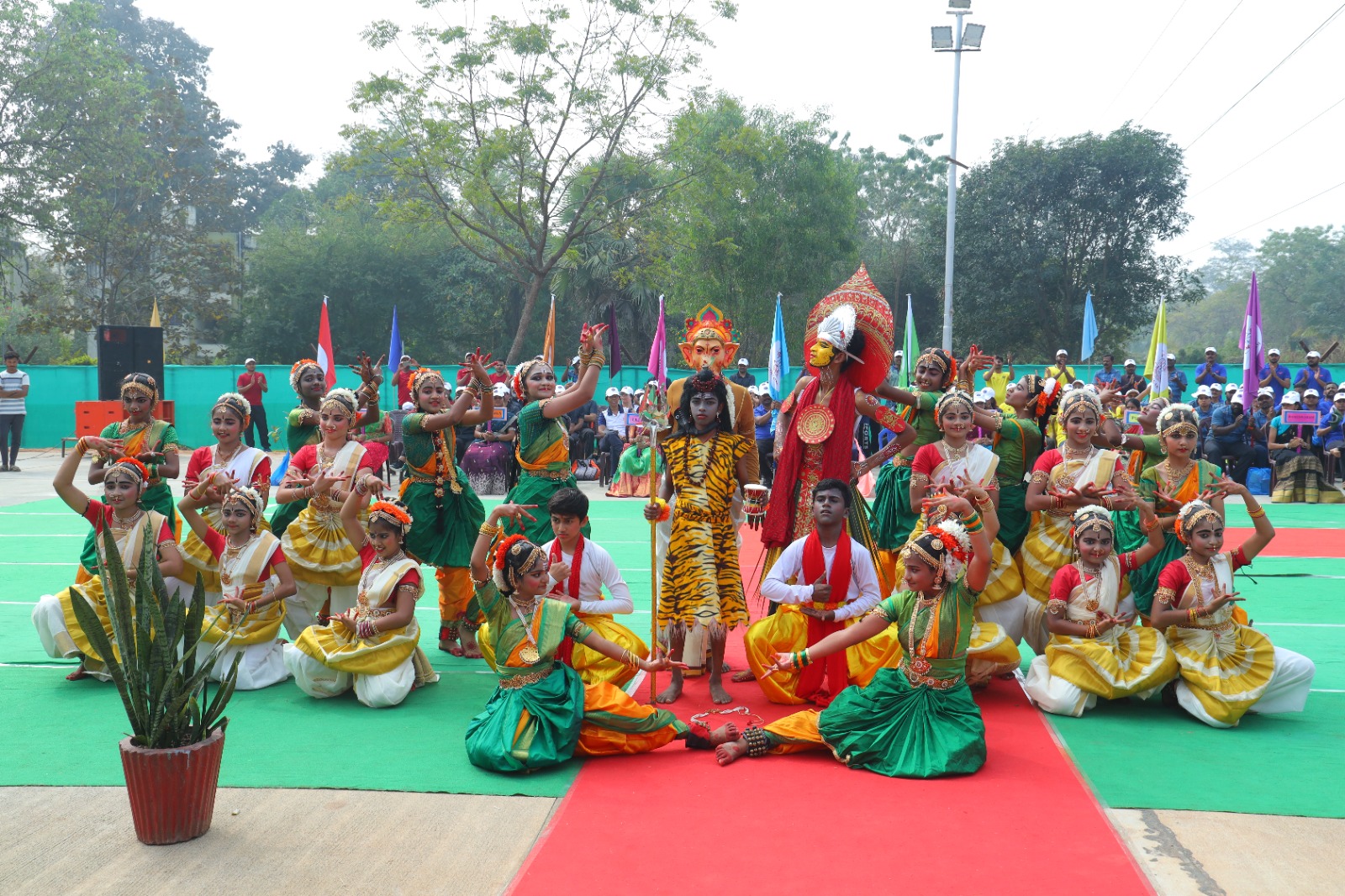 XXXIX वार्षिक डीएई खेल एवं सांस्कृतिक समारोह के बैडमिंटन इवेंट का उद्घाटन 10 फरवरी 2025 को एचडब्ल्यूपी, मनुगुरु में श्री डी. के. शुक्ला, अध्यक्ष, एईआरबी एवं मुख्य अतिथि द्वारा श्री एस. सत्यकुमार, मुख्य कार्यकारी, एचडब्ल्यूबी तथा श्री मुदित श्रीवास्तव, आईए