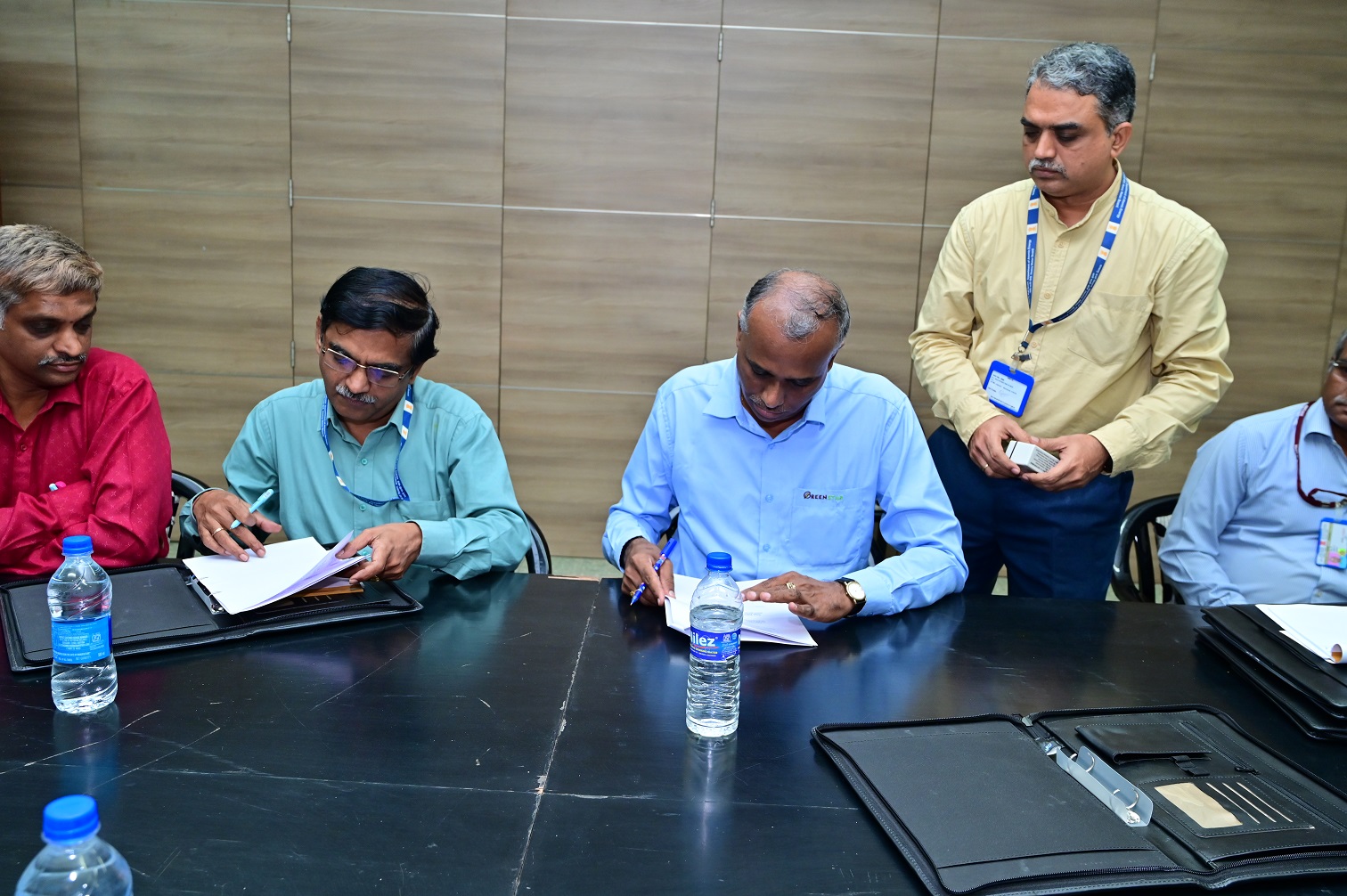 4 दिसंबर 2023 को हेवी वॉटर बोर्ड एवं श्रीमती ग्रीनस्टार फर्टिलाइजर्स लिमिटेड के बीच एचडब्ल्यूपी, तूतीकोरिन को फॉस्फोरिक एसिड की आपूर्ति हेतु समझौते पर हस्ताक्षर किए गए।