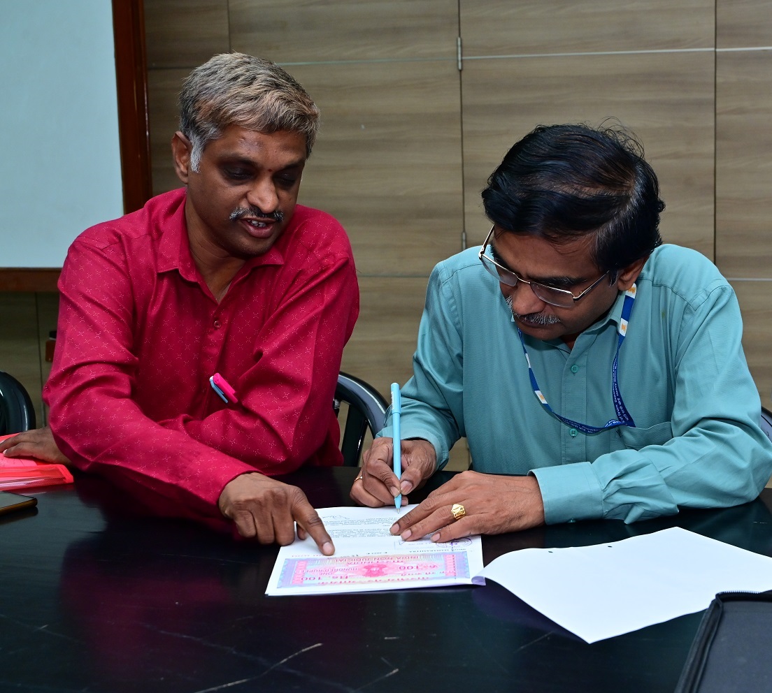 4 दिसंबर 2023 को हेवी वॉटर बोर्ड एवं श्रीमती ग्रीनस्टार फर्टिलाइजर्स लिमिटेड के बीच एचडब्ल्यूपी, तूतीकोरिन को फॉस्फोरिक एसिड की आपूर्ति हेतु समझौते पर हस्ताक्षर किए गए।