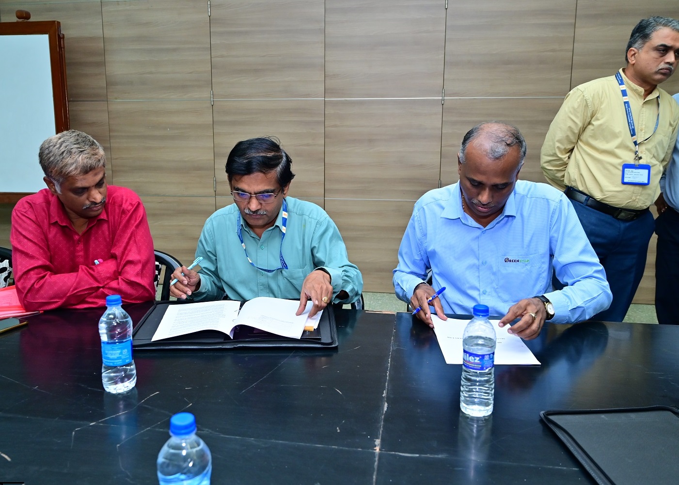 4 दिसंबर 2023 को हेवी वॉटर बोर्ड एवं श्रीमती ग्रीनस्टार फर्टिलाइजर्स लिमिटेड के बीच एचडब्ल्यूपी, तूतीकोरिन को फॉस्फोरिक एसिड की आपूर्ति हेतु समझौते पर हस्ताक्षर किए गए।