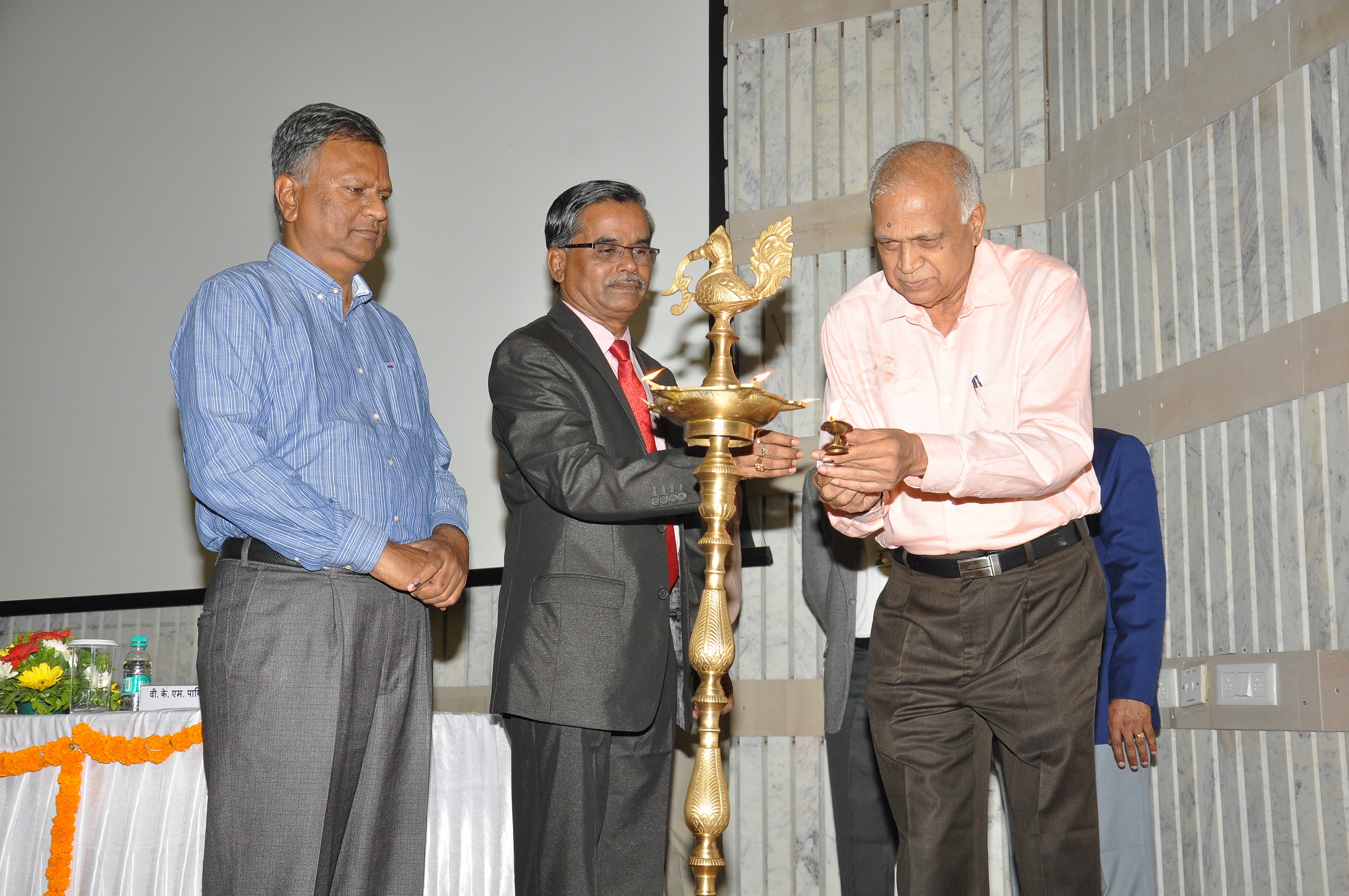 ड्यूटेरियम / भारी जल के गैर-परमाणु अनुप्रयोगों पर विषय बैठक – 30.04.2019 को दीप प्रज्वलन समारोह