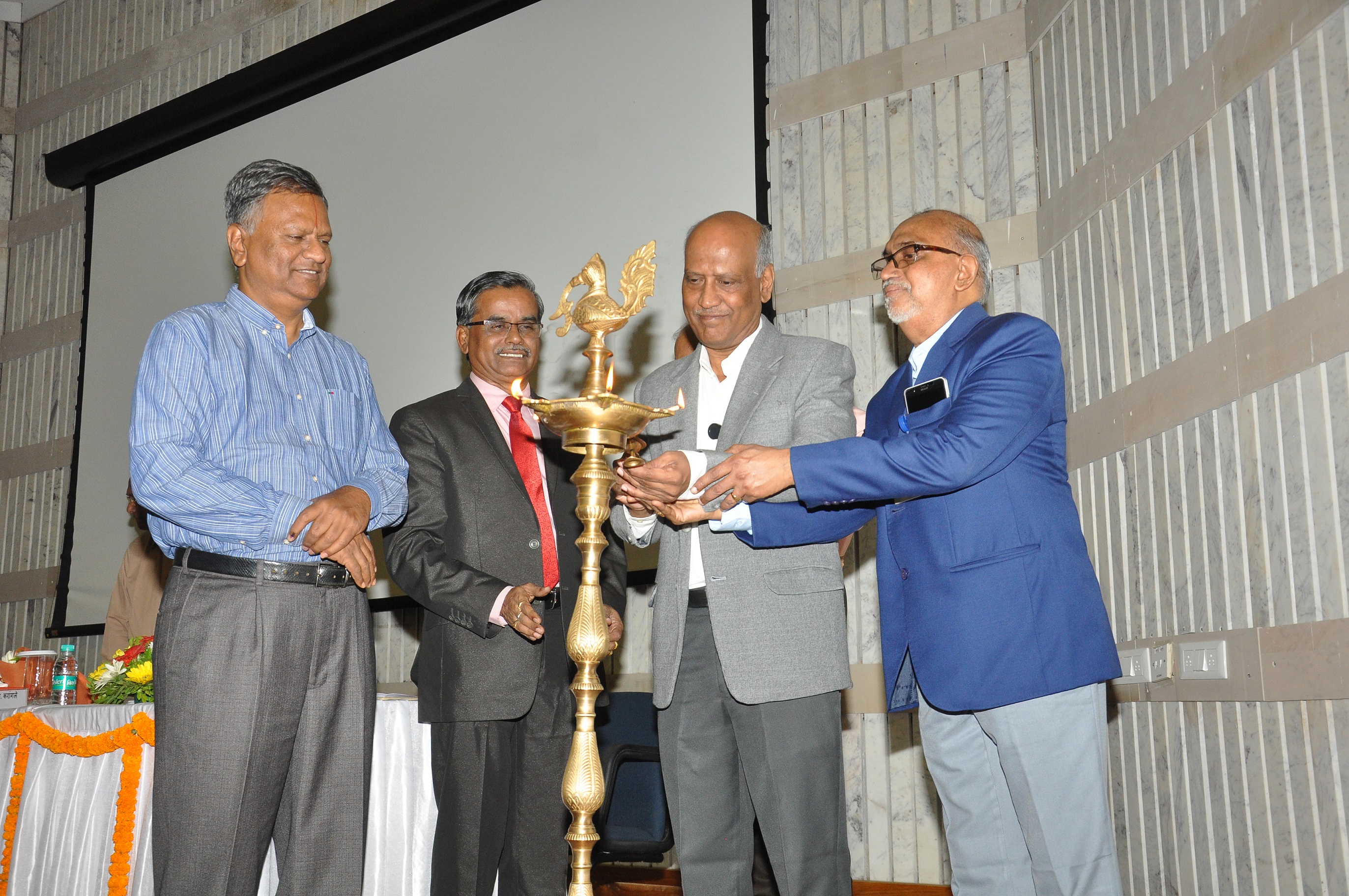ड्यूटेरियम / भारी जल के गैर-परमाणु अनुप्रयोगों पर विषय बैठक – 30.04.2019 को दीप प्रज्वलन समारोह