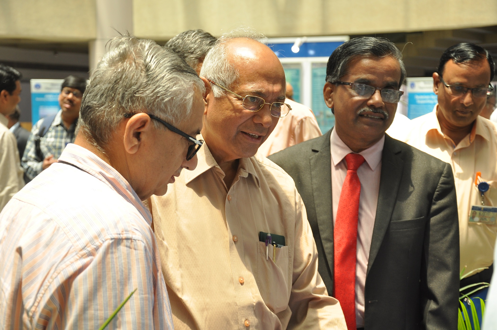ड्यूटेरियम / भारी जल के गैर-परमाणु अनुप्रयोगों पर विषय बैठक – 30.04.2019 को प्रदर्शनी का उद्घाटन मुख्य अतिथि डॉ. एस. बनर्जी, पूर्व अध्यक्ष, एईसी एवं डीएई (होमी भाभा चेयर) द्वारा किया गया।