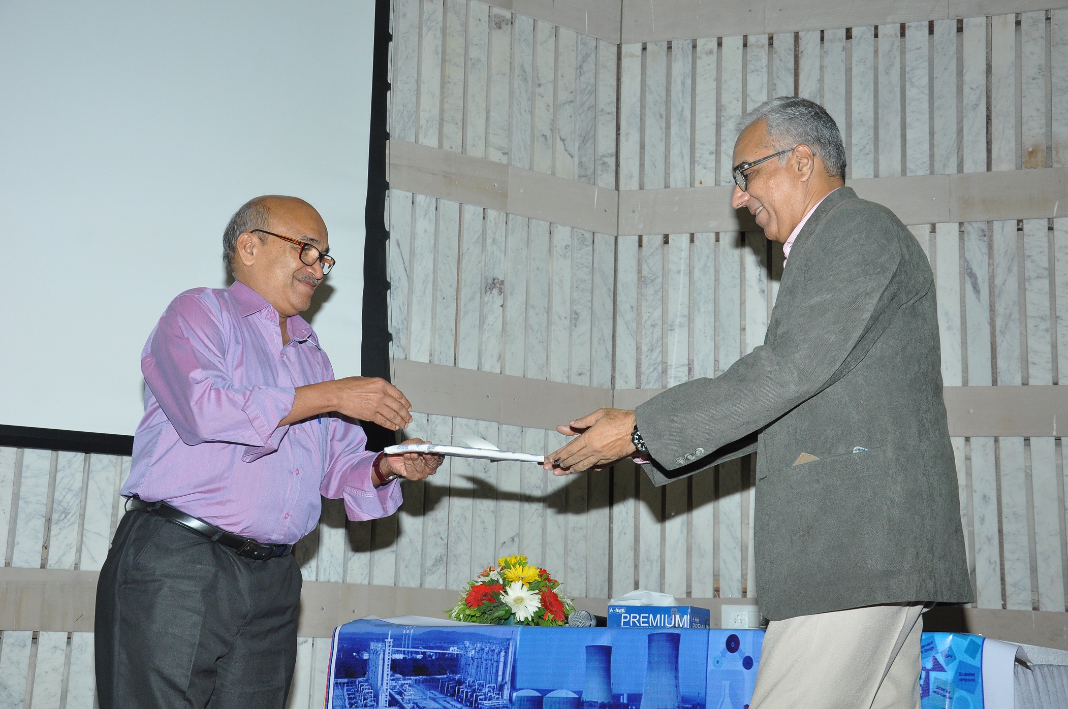 ड्यूटेरियम / भारी जल के गैर-परमाणु अनुप्रयोगों पर विषय बैठक – 30.04.2019 : सत्र 1 (एचडब्ल्यूबी एवं डीएई की अन्य इकाइयों द्वारा की जा रही गतिविधियाँ)