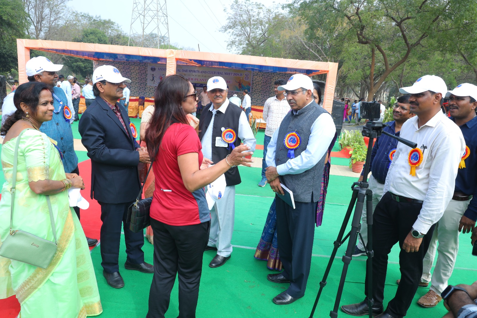 XXXIX वार्षिक डीएई खेल एवं सांस्कृतिक समारोह के बैडमिंटन इवेंट का उद्घाटन 10 फरवरी 2025 को एचडब्ल्यूपी, मनुगुरु में श्री डी. के. शुक्ला, अध्यक्ष, एईआरबी एवं मुख्य अतिथि द्वारा श्री एस. सत्यकुमार, मुख्य कार्यकारी, एचडब्ल्यूबी तथा श्री मुदित श्रीवास्तव, आईए