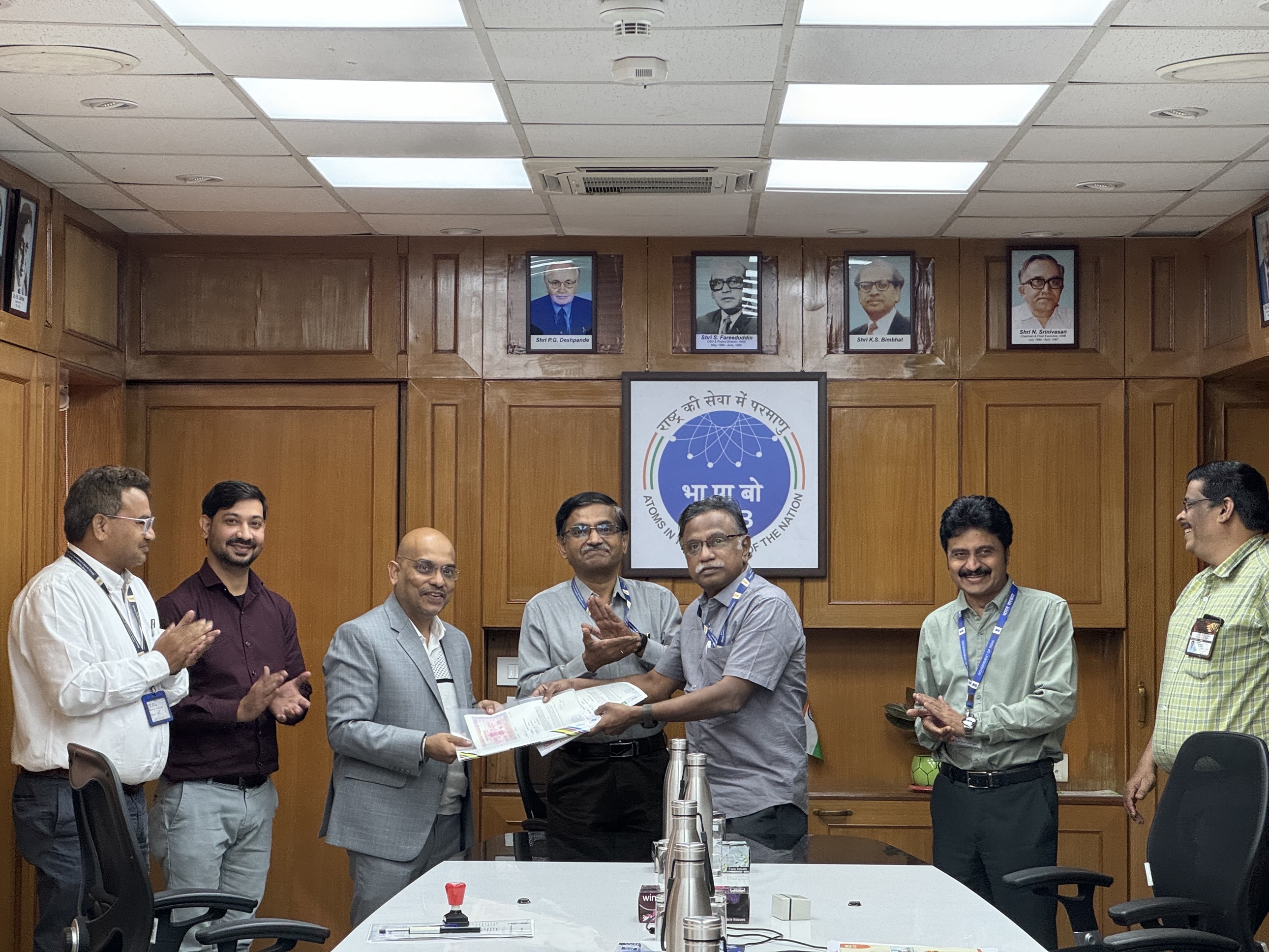 09/12/2024 को श्रीमती पावर ट्रेडिंग कॉर्पोरेशन इंडिया लिमिटेड, दिल्ली एवं हेवी वॉटर बोर्ड के बीच हेवी वॉटर प्लांट (मनुगुरु) के सीपीपी से विद्युत (अधिकतम 20 मेगावॉट) के निर्यात हेतु समझौता ज्ञापन (MoU) पर हस्ताक्षर किए गए।