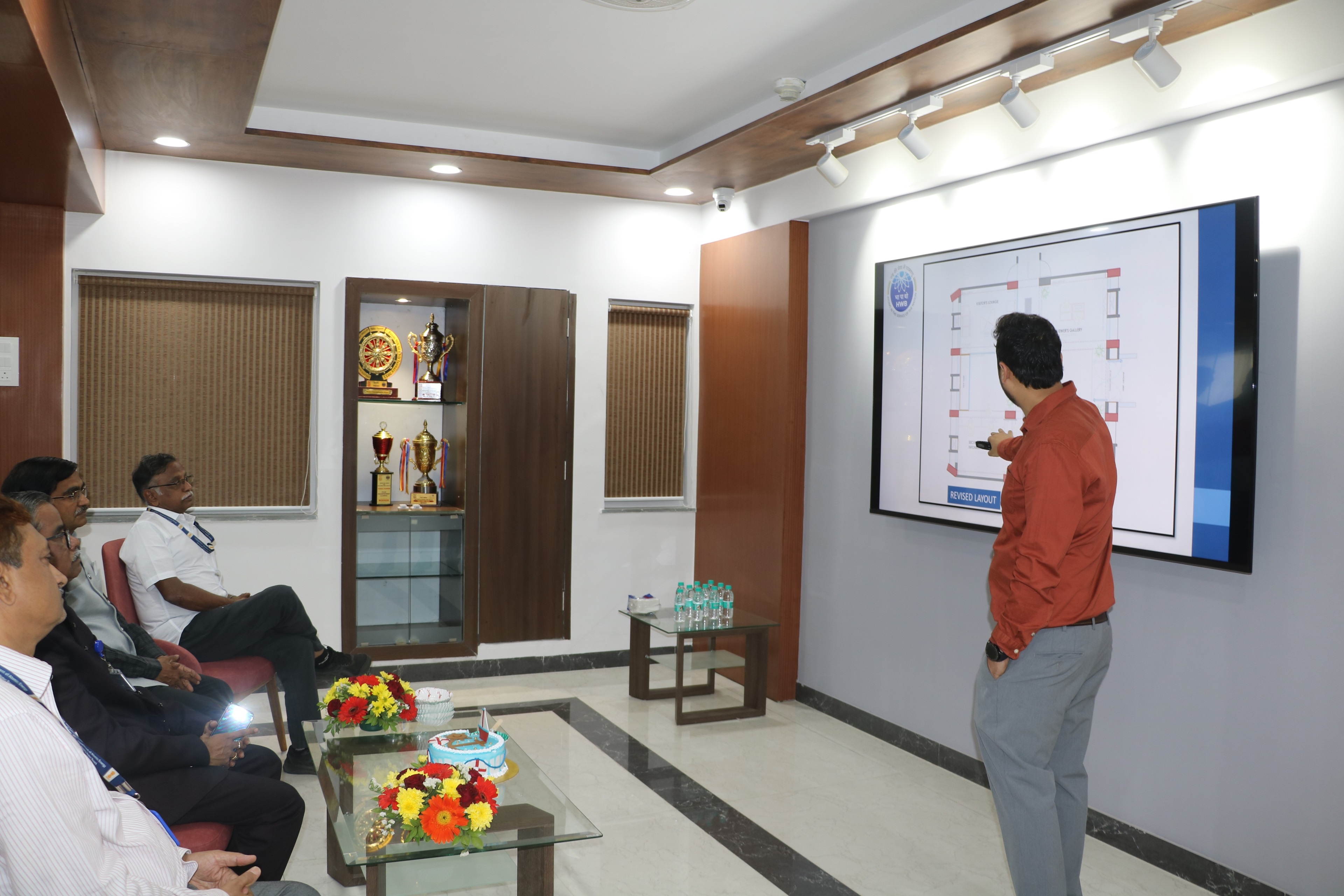 2 जनवरी 2025 को हेवी वॉटर बोर्ड की पाँचवीं मंज़िल पर प्रवेश लॉबी का उद्घाटन डॉ. यू. कामाची मुदाली, कुलपति, एचबीएनआई एवं मुख्य अतिथि द्वारा किया गया।