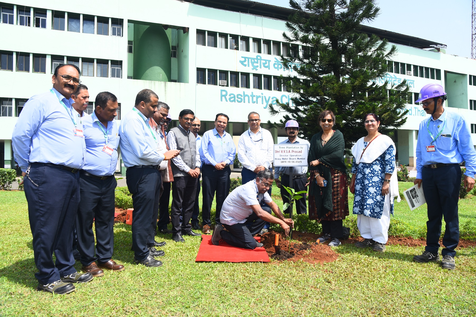 Visit of Ms Seema Jain, Member Finance, AEC to HWP, Thal on 10th June