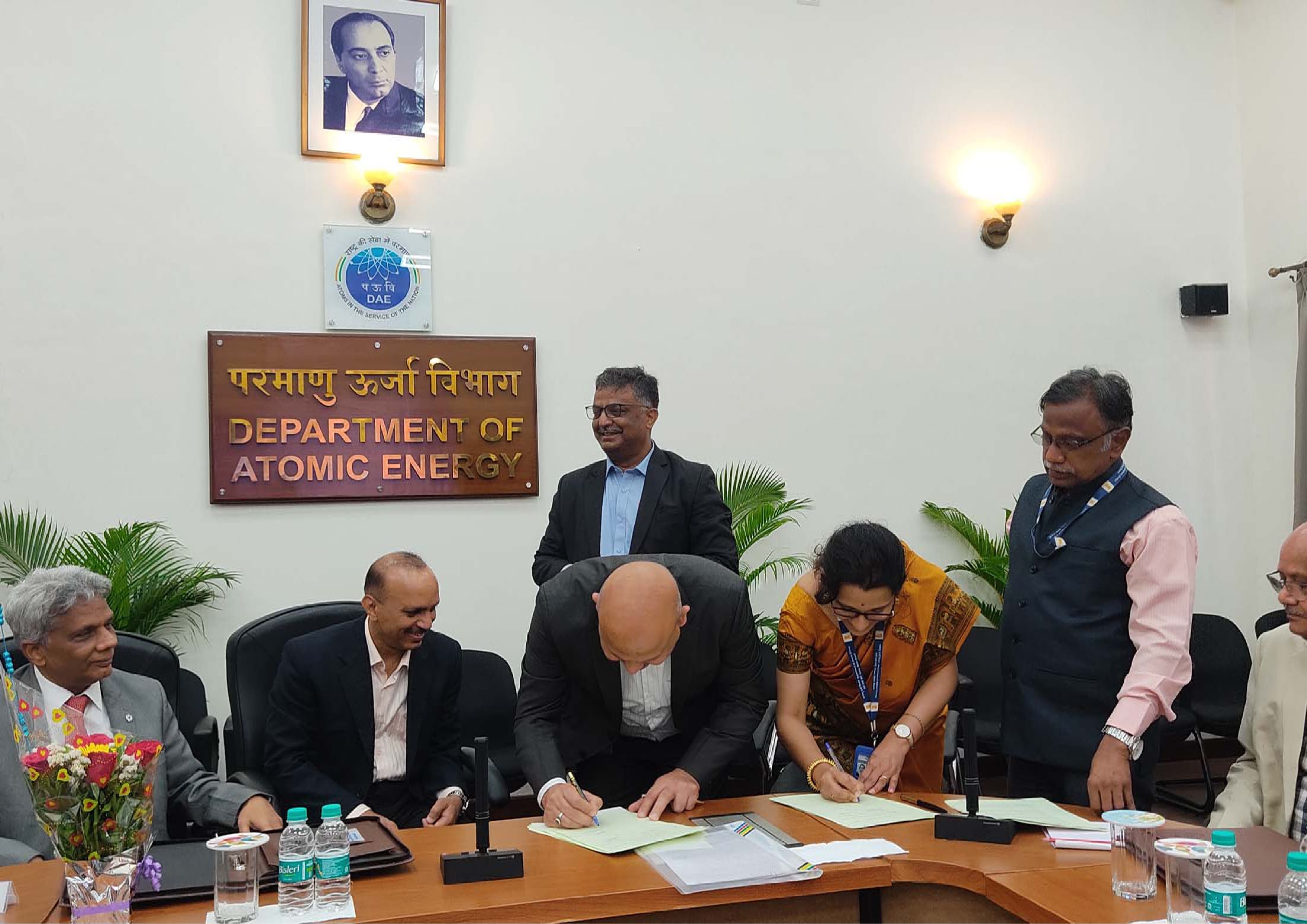 हेवी वॉटर बोर्ड, मुंबई और श्रीमती सिग्मा एल्ड्रिच केमिकल्स प्राइवेट लिमिटेड, बेंगलुरु के बीच समझौता हस्ताक्षर समारोह 18 मई 2023 को डीएई में आयोजित किया गया।