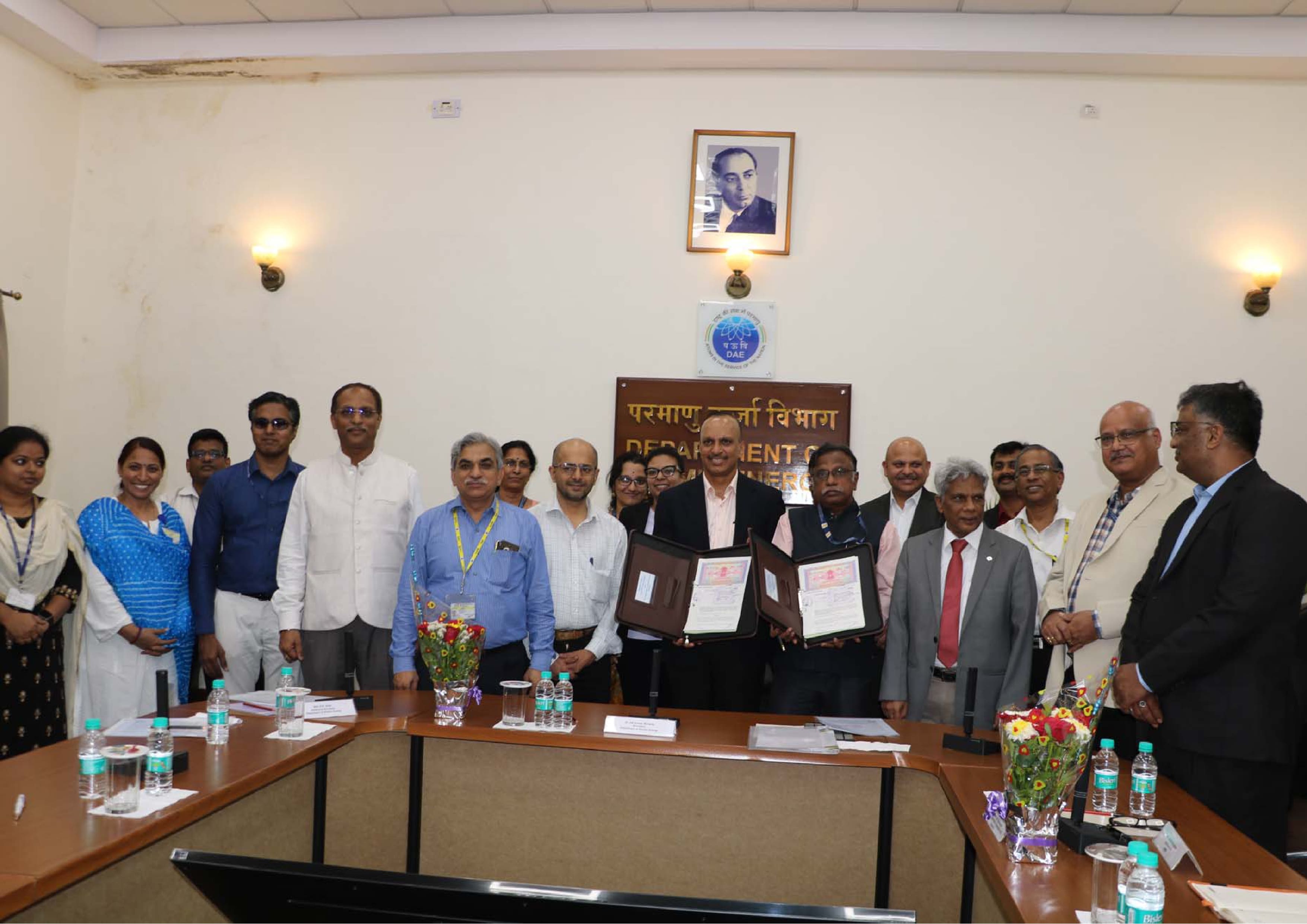 हेवी वॉटर बोर्ड, मुंबई और श्रीमती सिग्मा एल्ड्रिच केमिकल्स प्राइवेट लिमिटेड, बेंगलुरु के बीच समझौता हस्ताक्षर समारोह 18 मई 2023 को डीएई में आयोजित किया गया।