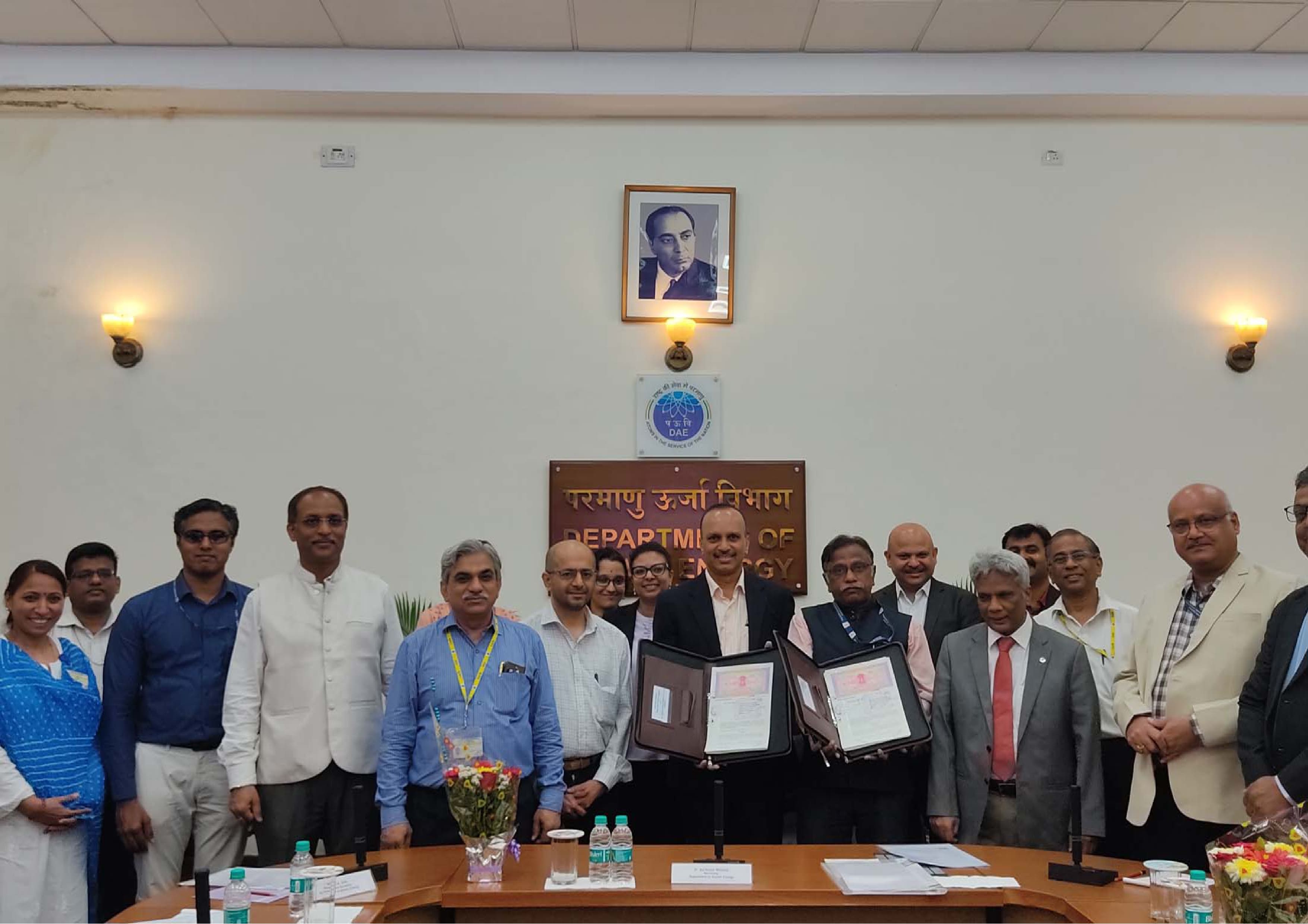 हेवी वॉटर बोर्ड, मुंबई और श्रीमती सिग्मा एल्ड्रिच केमिकल्स प्राइवेट लिमिटेड, बेंगलुरु के बीच समझौता हस्ताक्षर समारोह 18 मई 2023 को डीएई में आयोजित किया गया।