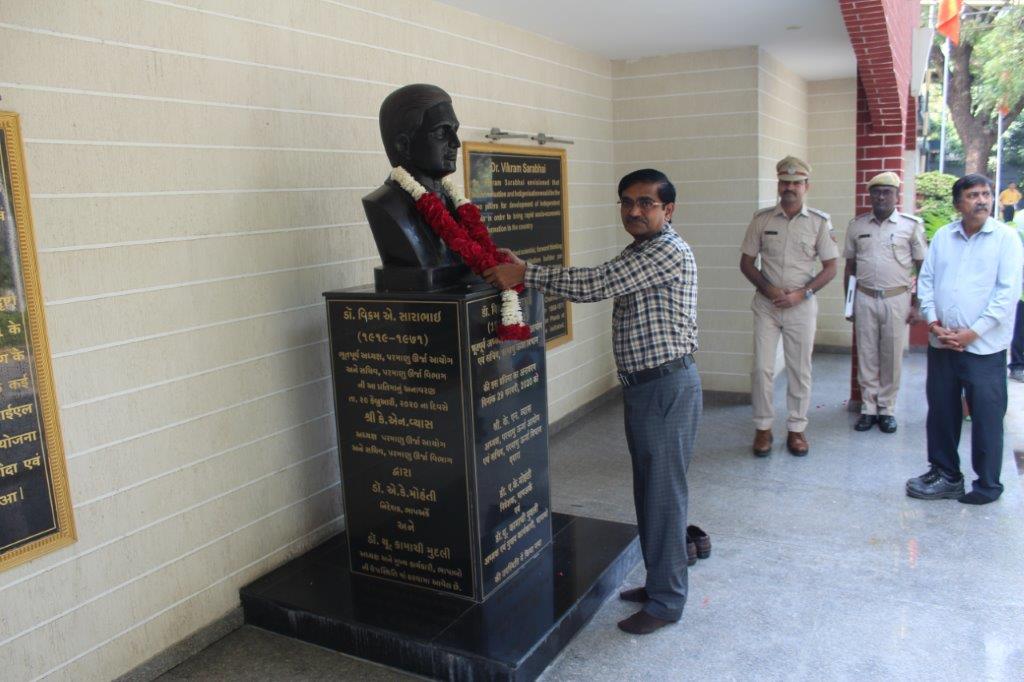 Garlanding statue of Dr. Vikram Sarabhai.jpg